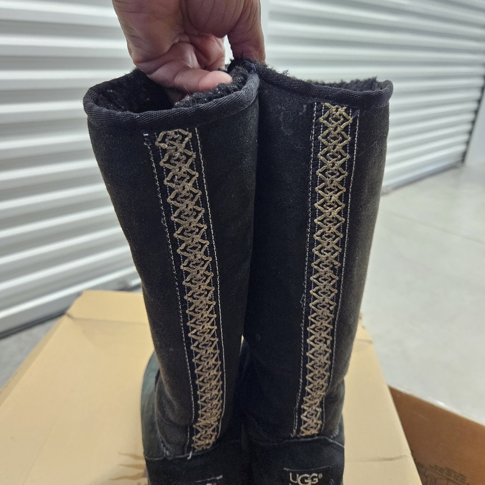 Black Ugg boots